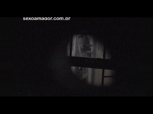 ❤️ Блонді таємно знімає на відео сусідський вуайерист, прихований за порожнистими цеглами Анальне відео у нас uk.drpornofilme.ru ﹏
